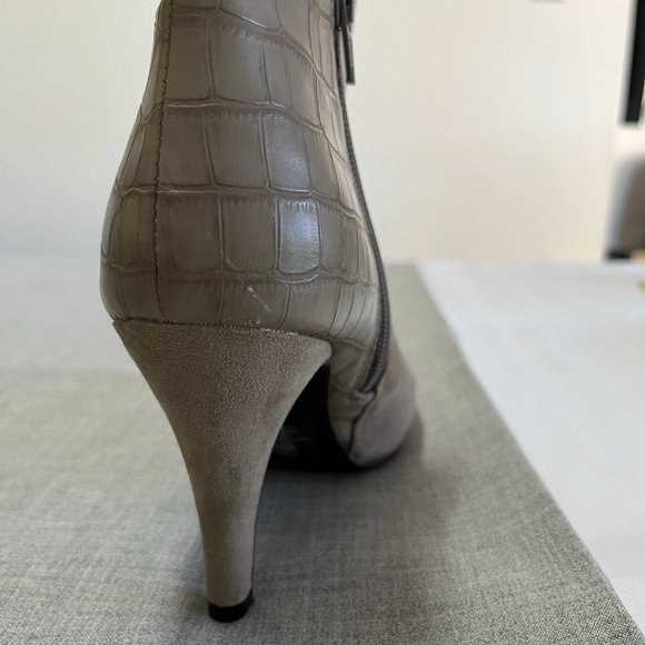 Express High heal booties - Picture 8 of 9